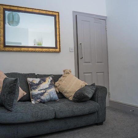 The Highfield Villa, 5 Bedrooms, Northampton Centre, Sleeps 10 Екстер'єр фото