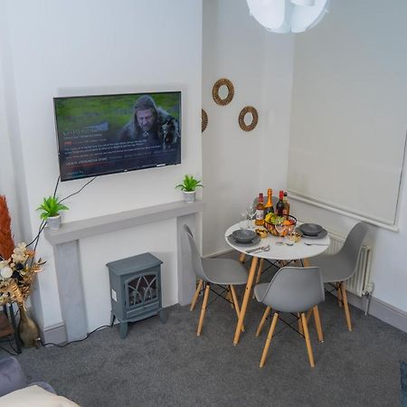 The Highfield Villa, 5 Bedrooms, Northampton Centre, Sleeps 10 Екстер'єр фото