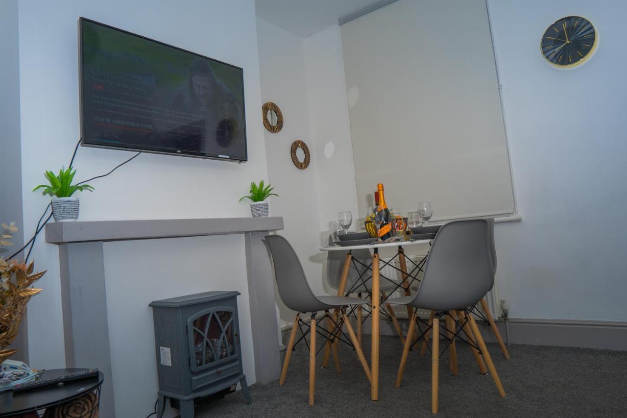 The Highfield Villa, 5 Bedrooms, Northampton Centre, Sleeps 10 Екстер'єр фото