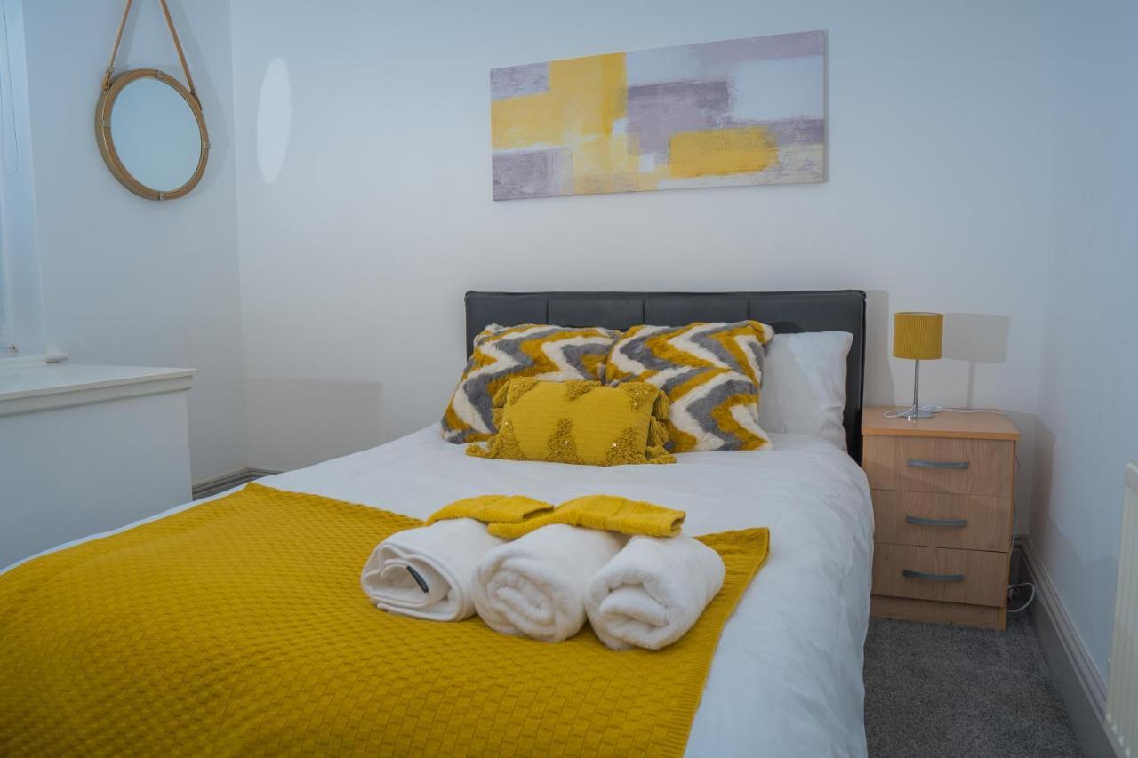 The Highfield Villa, 5 Bedrooms, Northampton Centre, Sleeps 10 Екстер'єр фото