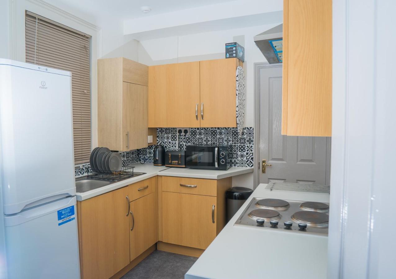 The Highfield Villa, 5 Bedrooms, Northampton Centre, Sleeps 10 Екстер'єр фото