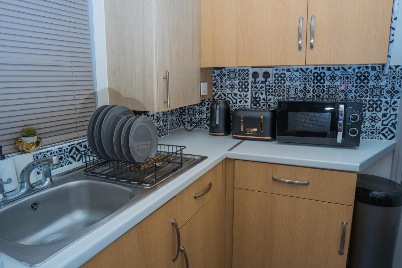 The Highfield Villa, 5 Bedrooms, Northampton Centre, Sleeps 10 Екстер'єр фото