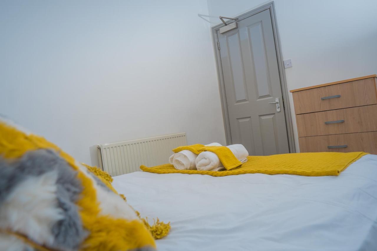 The Highfield Villa, 5 Bedrooms, Northampton Centre, Sleeps 10 Екстер'єр фото