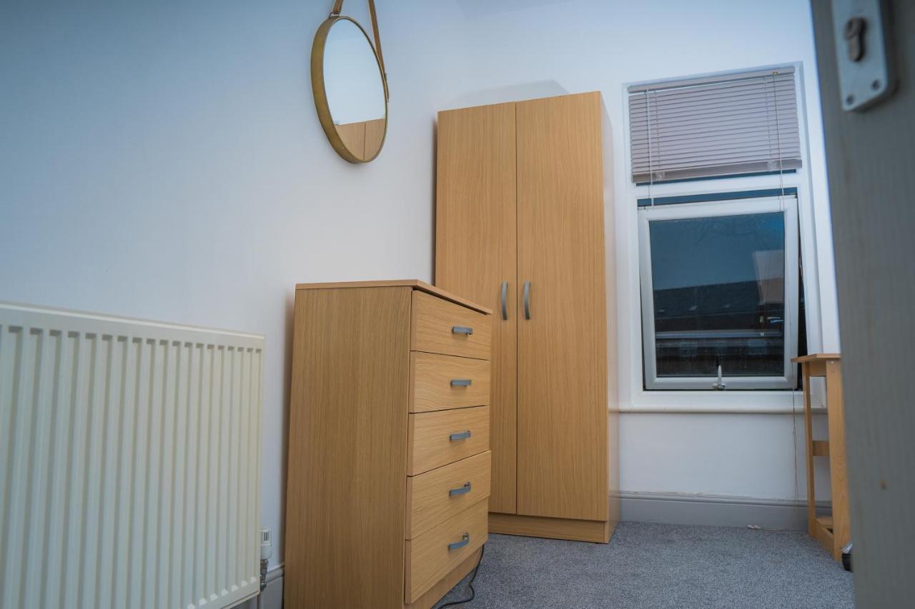 The Highfield Villa, 5 Bedrooms, Northampton Centre, Sleeps 10 Екстер'єр фото