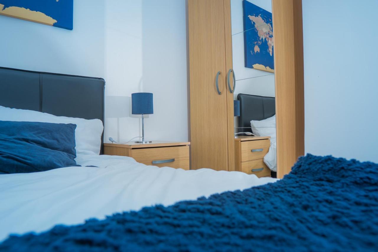 The Highfield Villa, 5 Bedrooms, Northampton Centre, Sleeps 10 Екстер'єр фото