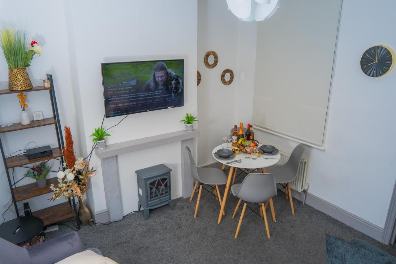 The Highfield Villa, 5 Bedrooms, Northampton Centre, Sleeps 10 Екстер'єр фото