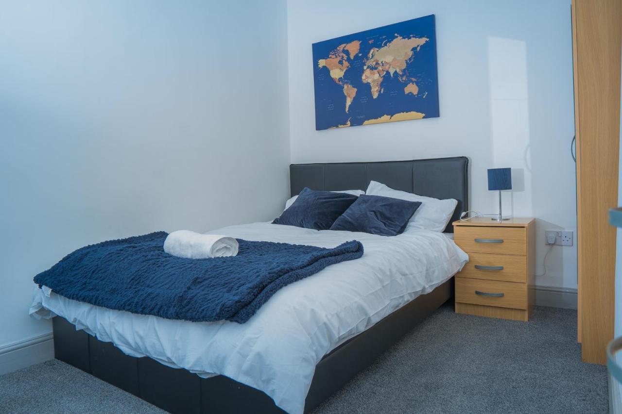 The Highfield Villa, 5 Bedrooms, Northampton Centre, Sleeps 10 Екстер'єр фото