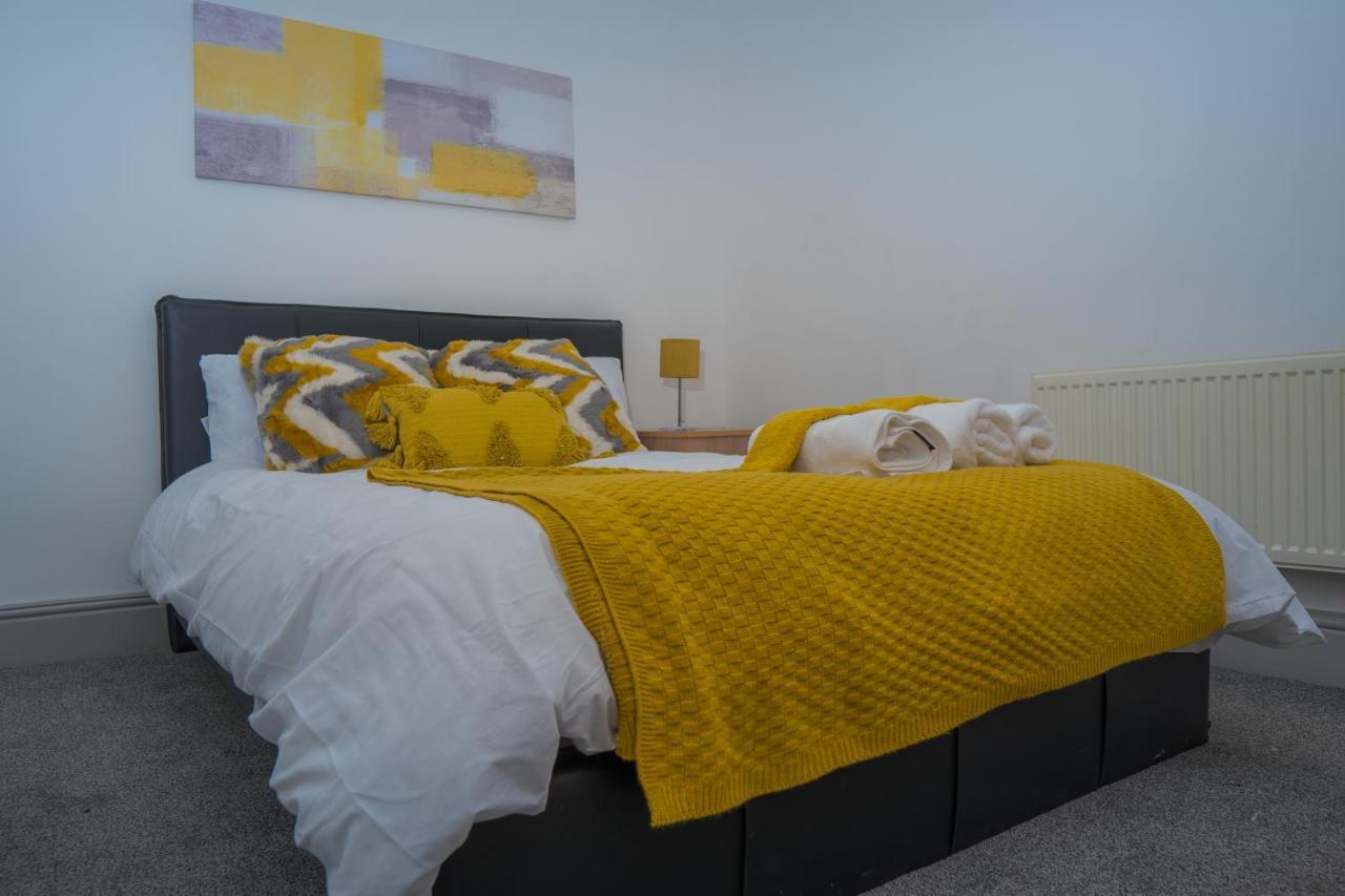 The Highfield Villa, 5 Bedrooms, Northampton Centre, Sleeps 10 Екстер'єр фото