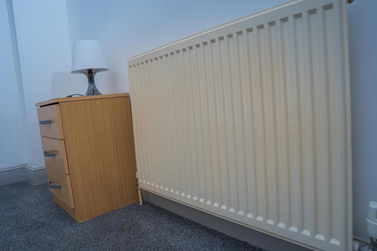 The Highfield Villa, 5 Bedrooms, Northampton Centre, Sleeps 10 Екстер'єр фото