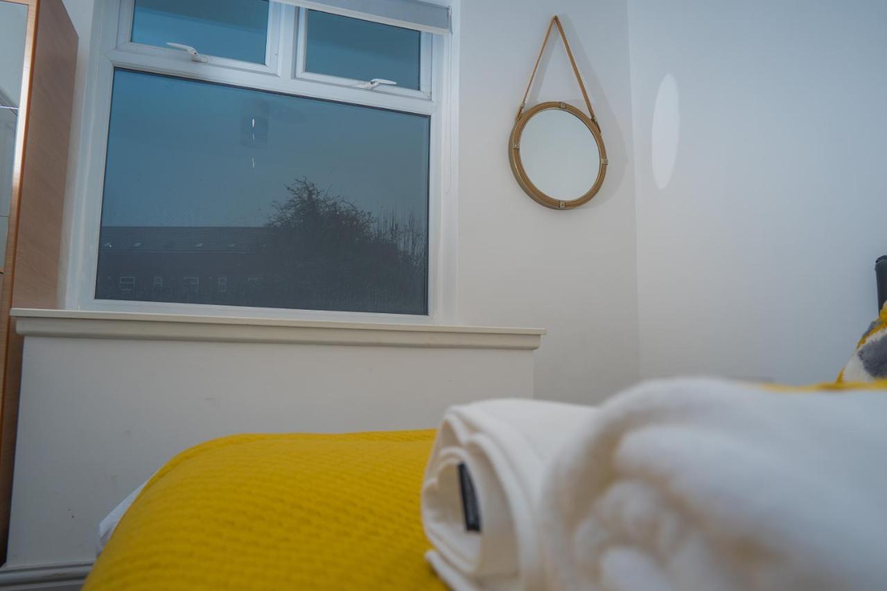 The Highfield Villa, 5 Bedrooms, Northampton Centre, Sleeps 10 Екстер'єр фото